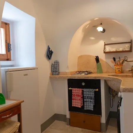 Ferienhaus Historic Trulli Azzalema In *