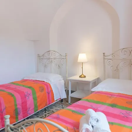 Historic Trulli Azzalema In Ferienhaus *